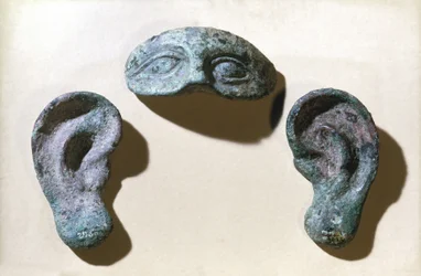 Római római fogadalmi szemek és fülek, bronz, Kr.e. 200-100