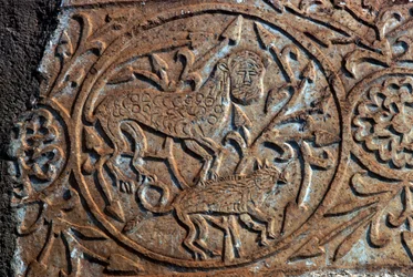 Fantasztikus állatokat ábrázoló kődombormű, Szűzanya temploma (Panagia Skripou), Orchomenus, Boiotia, Görögország, 9. század (fotó)