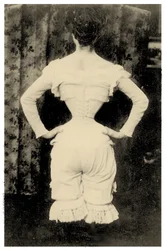Fűzőt viselő nő 1865 körül (fotó)