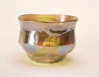 Favrile Bowl, a Glass Decorating Company számára, New York, 1894 körül (sárga üveg irizáló színnel)