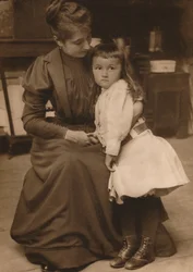 Nő és gyermek, 1937