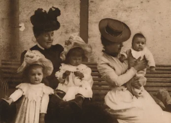 Nők és gyerekek, 1937