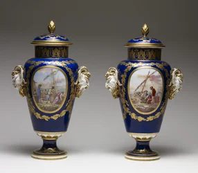 Vázapár (lágypaszta porcelán festéssel és aranyozással)