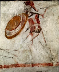 Harcos lándzsával és pajzzsal. Kr. e. 4. századi lucaniai freskó a lovas sírjából, Paestum régészeti lelőhelyéről, Olaszország. Museo Nazionale Archeologico, Paestum