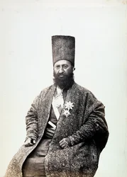Egy férfi hagyományos öltözékben. Irán