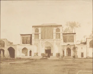 A Királyi Palota külső bejárata, Teherán, 1858.