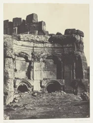 Baalbeck (Heliopolis), a Nap és a Jupiter templomok félköríves része; Szíria