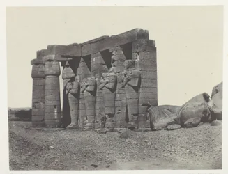 Gournah, Perisztilusz Osymandias sírjából (Ramesseum Occidental); Théba, 59. tábla az "Egypte, Nubie, Palestine et Syrie" albumból (1852).