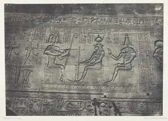 Denderah (Teutyres) nagy temploma, szobrok a hátsó homlokzatról; Felső-Egyiptom, 19. tábla az "Egypte, Nubie, Palestine et Syrie" albumból (1852).