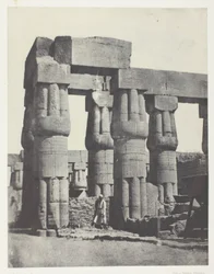 Luxor, oszlopcsoport a palotában; Théba