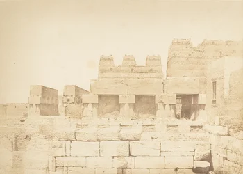 III. Amenhotep palotájának déli oszlopsorára épült galambodúk Luxorban, Thébában, 1849-50.