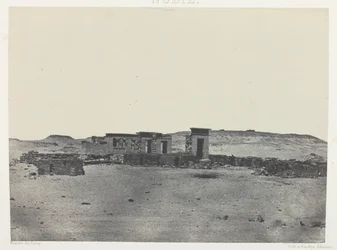 Débôd temploma és faluja, Parembole de l
