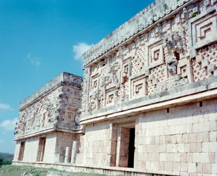 Kolumbiai előtti civilizáció: kilátás Uxmal ősi maja fővárosára, Puuc stílusban. Észak-Yucatán i.sz. 600-900: a jós piramisa. Mexikó