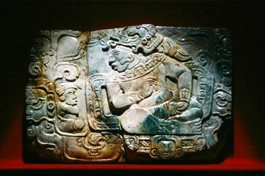 A király és udvaronc mellkasa, Nebajból, Guatemalából, Klasszikus időszak (jáde)