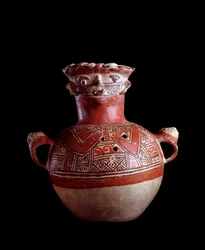 Prekolumbián művészet, maja civilizáció, posztklasszikus korszak (kb. Kr. u. 6): zoomorf agyag temetkezési urna. Mixco Viejo, Chimaltenango, Guatemala területéről. Guatemala, Museo Nacional de Arqueología y Etnología