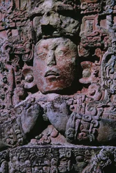 Stele in Grand Plaza (kő) (231827 részlet)