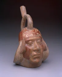 Kengyel-kifolyó edény: álló fej, AD 200-500 (kerámia csúszással)