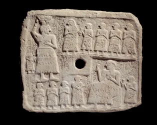 Mezopotámia: Ur-Nanse, Lagas királyának mészkő domborműve. Sumér korszak. Tellóból, Párizs, Louvre Múzeum - Ur-Nanse, Lagas királya vallási épületének építését megörökítő emlékdombormű
