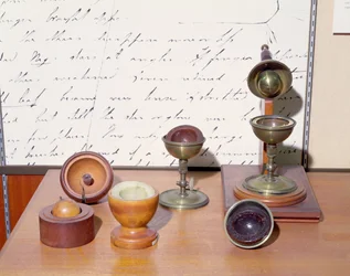Faraday gömbkondenzora, 1837 körül (vegyes technika)