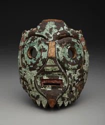 Maszk, valószínűleg Tlaloc, 1350-1521 körül (fa, türkiz, kagyló, lignit és gyanta)