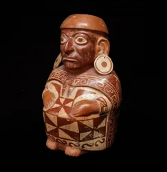 Kolumbusz előtti művészet, Moche civilizáció: „A takácsot” ábrázoló edény - Kr. e. 200-Kr. u. 700 - Lima, Nemzeti Antropológiai és Régészeti Múzeum, Peru - Kolumbusz előtti művészet, Moche civilizáció (Mochica-kultúra), antropomorf palack: ábrázolás