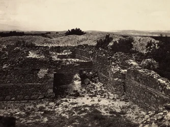 „Birodalom építése” a fasiszta korban: Axum romjai a Nap templomának Adulisban, 1936.05.09. (f/w fotó)