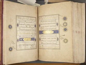 Fol 311 verso 312 recto, Timurid Korán, 1441 (tinta és arany papíron)