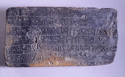 Tábla B vonalas felirattal, terrakotta a Nestor-palota archívumából Pylosban (Görögország), mükénéi civilizáció, Kr.e. 13. század