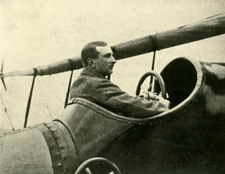 C. H. Collet repülő hadnagy, R.N., D.S.O., 1914, 1920 c.