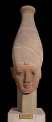 Fáraófej Felső-Egyiptom fehér koronájával, i. e. 1400 körül