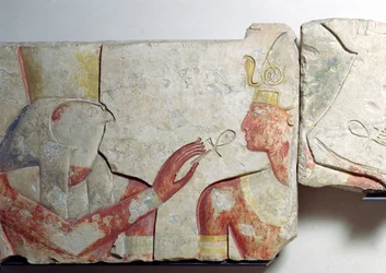A fáraó és Hórusz találkozása, részlet egy frízből, amely II. Ramszesz (Kr. e. 1298-32) az istenek között ábrázolja, Abydosból, ie 1275 körül (festett kő)