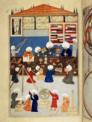 Tudomány és iszlám: Taqi al-Din (Taqi al Din vagy Takiyuddin) (1526-1585) arab tudós csillagvizsgálójának leírása, amely 1577-ben, III. Murád alatt épült Isztambulban, csillagászok műszerekkel dolgoznak. Kéziratminiatúra Ms. FY 1404