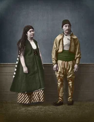Egy szófiai bolgár nő és egy bolgár férfi portréja 1890 körül. Pascal Sebah (1838-1890) színezése.