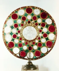 Salamon kupa, amelyen egy király domborműve látható, Sassanian-kor (226-651) (arany, hegyikristály, gránát és zöld üveg)