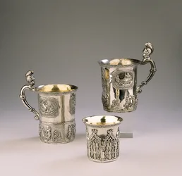 Két bögre, 1830 és 1795, és egy főzőpohár