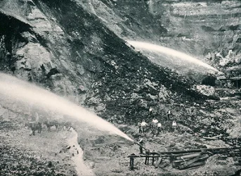 Hordalékos ónlerakódások hidraulikus zsilipelése, Tasmania, 1900 körül, az 