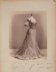 Albumoldal: House of Worth, Ball Gown