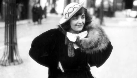 Edith Piaf francia énekesnő a Montmartre-on