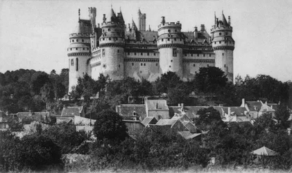 Képeslap a pierrefonds-i kastélyról, körülbelül 1900