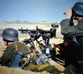 Német MG34 általános célú géppuska állványra szerelve a tartós tűz érdekében (fotó)