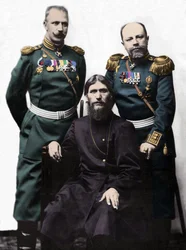 Grigorij (Grigorij) Lefimovics Novykh, Raszputyin (Raszputyin) néven ismert (1869-1916) von Lohman kapitánnyal és Putyatin herceggel. (Balról jobbra: Mihail Putjatyin herceg, Grigorij Raszputyin és D Loman ezredes)