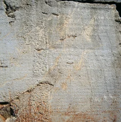 Feliratos fal az Apollo-templom közelében, Delphiben (az Unesco világörökségi listája