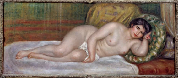 Meztelen nő (Gabrielle). Gabrielle Renard (1879-1959) Jean Renoir (1894-1979), a festő fia dajkája volt. Pierre Auguste Renoir (1841-1919) festménye, 1907. M. 0,67 x 1,6 m. Párizs, Musée de l