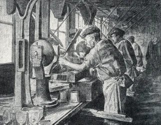 Vágóműhely a Sevres-i kristályüveggyárban, Párizs mellett. Gravírozás a Pierre Calmette magángyűjtemény „Excursion a travers les metiers” című könyvéből