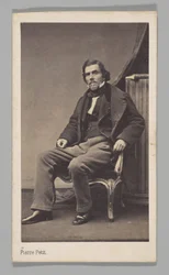 [Műtermi portré: Eugène Delacroix széken ül]