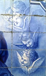 Kerubokat ábrázoló díszítőtábla, Lamego, Portugália. 1738 (kerámia csempe)