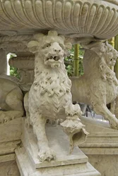 Mitikus szarvú Oroszlán Atlantisz egy szökőkút tövében, Quinta da Regalia; Sintra; Portugália 1915 körül (kő)