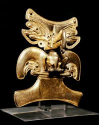 Kolumbiai előtti művészet, Tairona civilizáció: madár alakú arany medál. Kr.u. 10-16. Bogota, Museo de oro