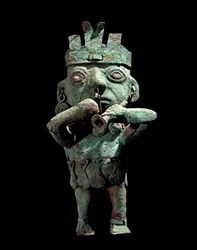 Prekolumbián művészet, Vicús-kultúra (Peru): zenészt ábrázoló bronzszobrocska. Kr. u. 200 körül. Lima, Aranymúzeum, Peru