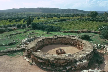 Olaszország, Szardínia régió, Alghero, Sassari tartomány, Palmavera nuragikus komplexum, találkozási kunyhó romjai